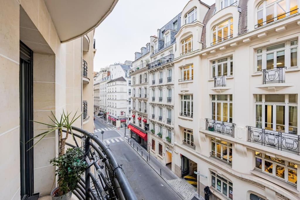 Grand Et Central, 8E Pres Elysee باريس المظهر الخارجي الصورة