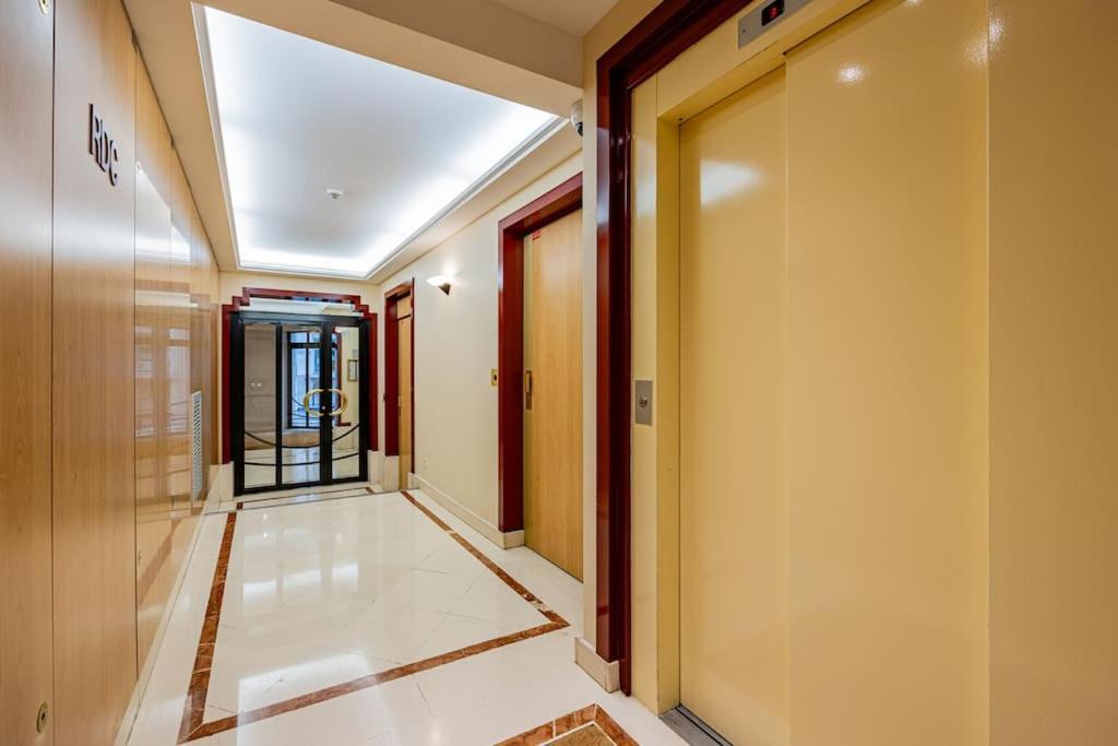 Grand Et Central, 8E Pres Elysee باريس المظهر الخارجي الصورة