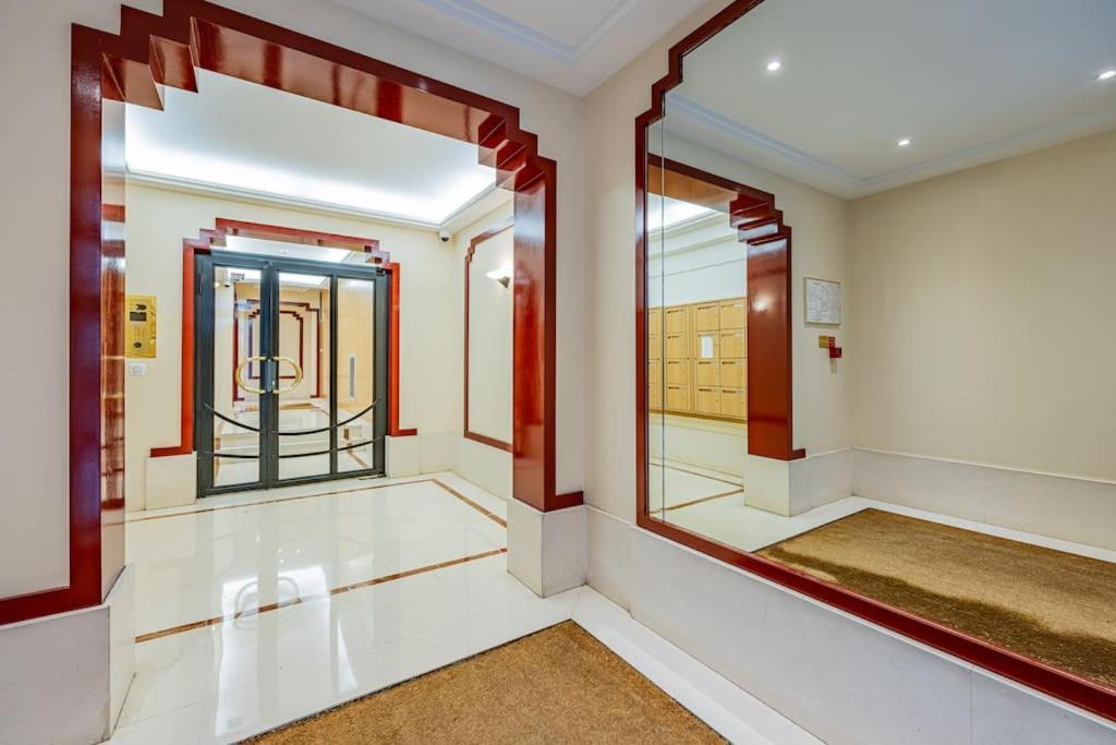 Grand Et Central, 8E Pres Elysee باريس المظهر الخارجي الصورة